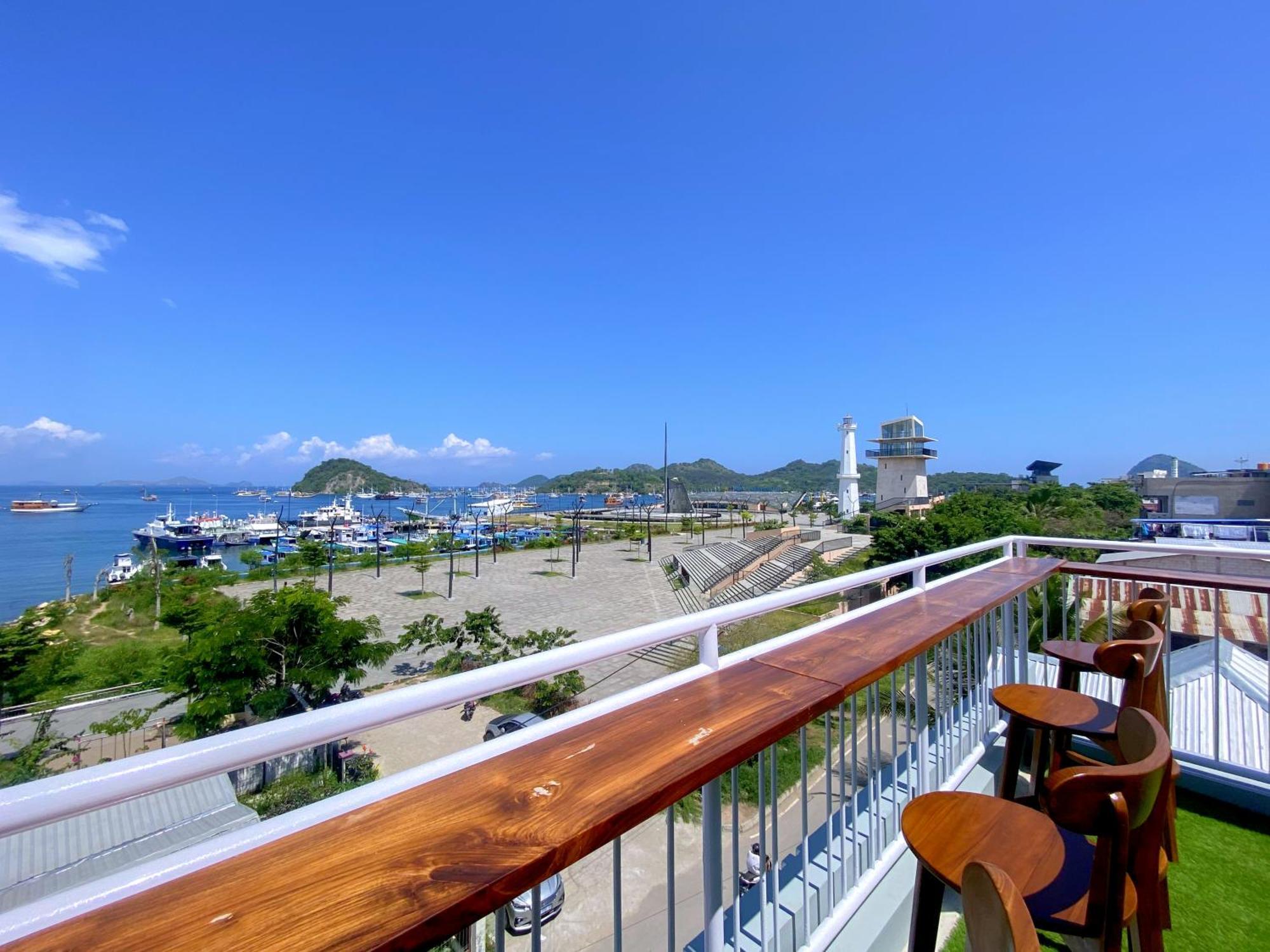 Hotel Flamingo Ceria Labuan Bajo Esterno foto