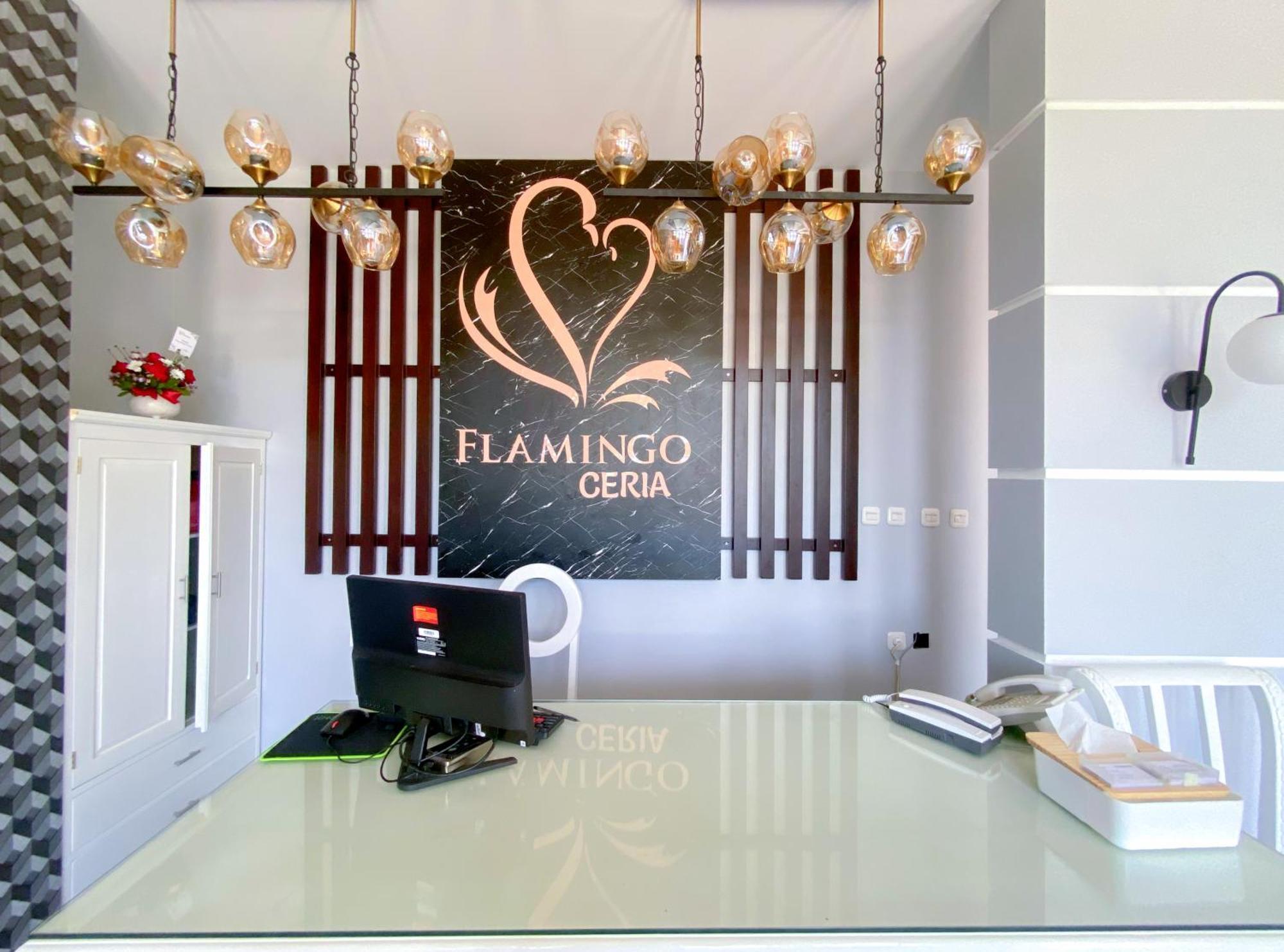 Hotel Flamingo Ceria Labuan Bajo Esterno foto